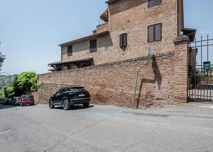 Siena-porta San Marco Elegant Apt W/garden&parking