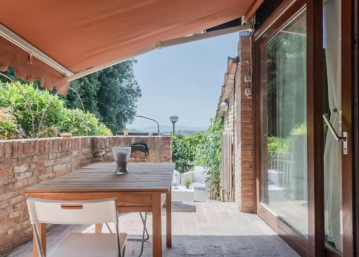 Siena-porta San Marco Elegant Apt W/garden&parking アパート