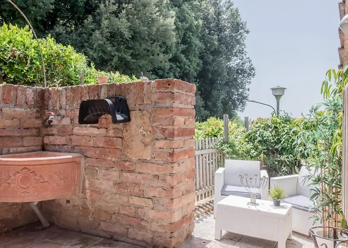 Siena-porta San Marco Elegant Apt W/garden&parking Apartmán