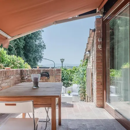 Siena-porta San Marco Elegant Apt W/garden&parking Апартаменти